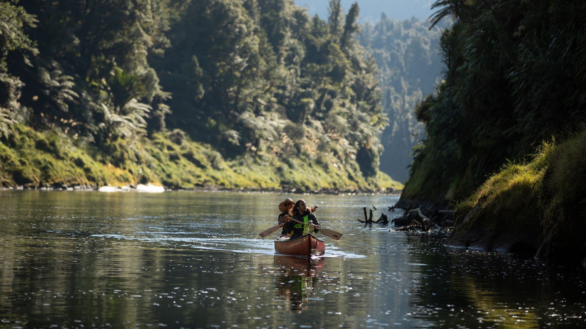 A couple enjoying the views along the Whanganui River - Visit Ruapehu - Copy.jpg