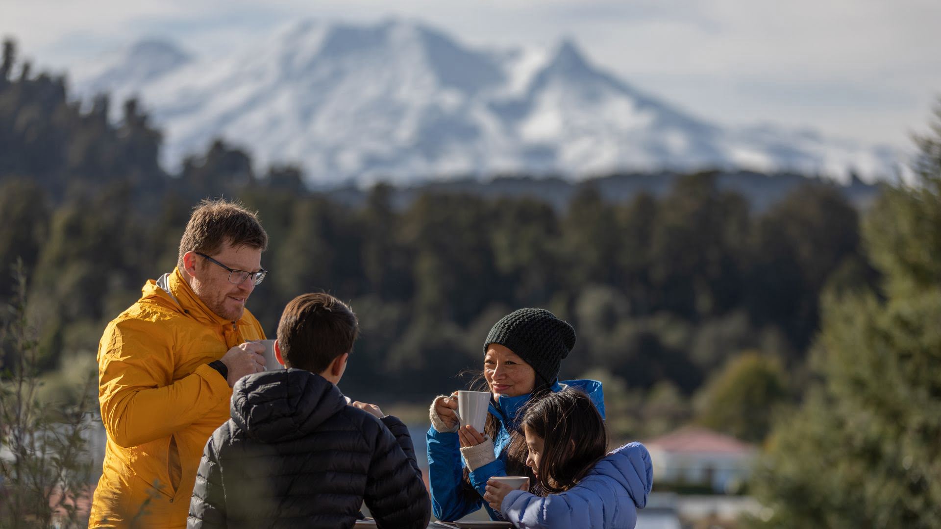 Family dining on the deck Ohakune - Visit Ruapehu.jpg